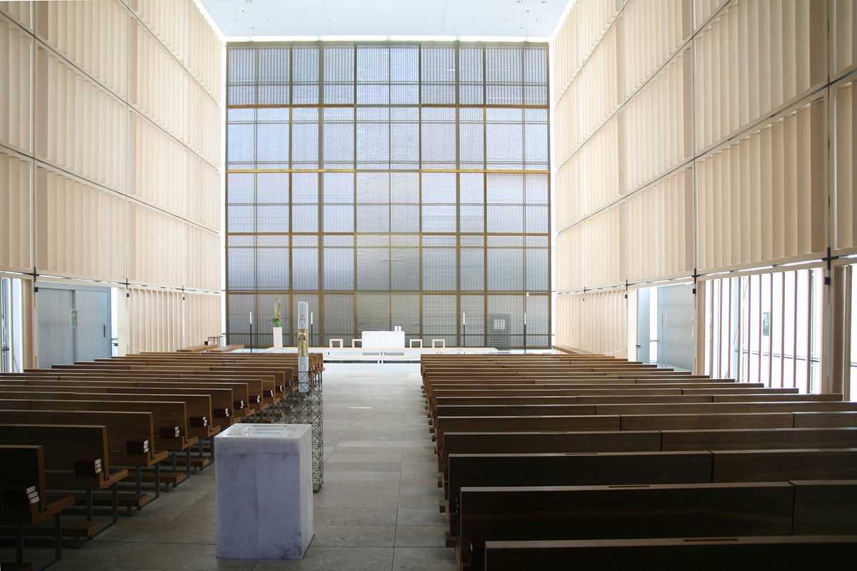 Moderne-Kirchenarchitektur_Herz-Jesu-Kirche_Muenchen_201805