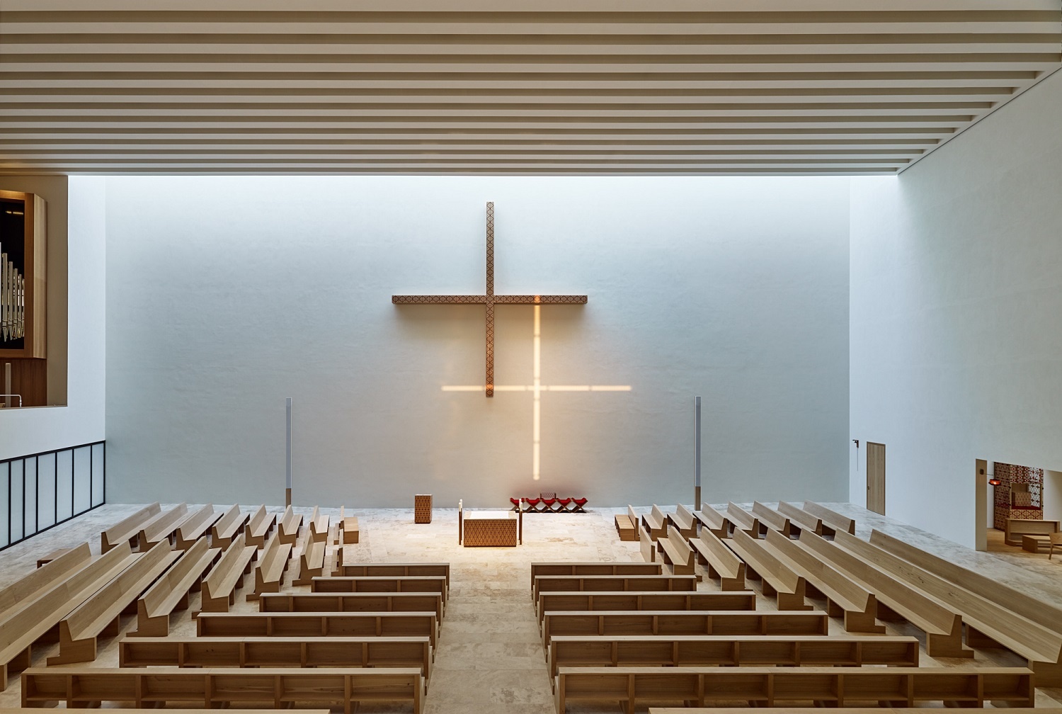 Modern church architecture: Between tradition and minimalism