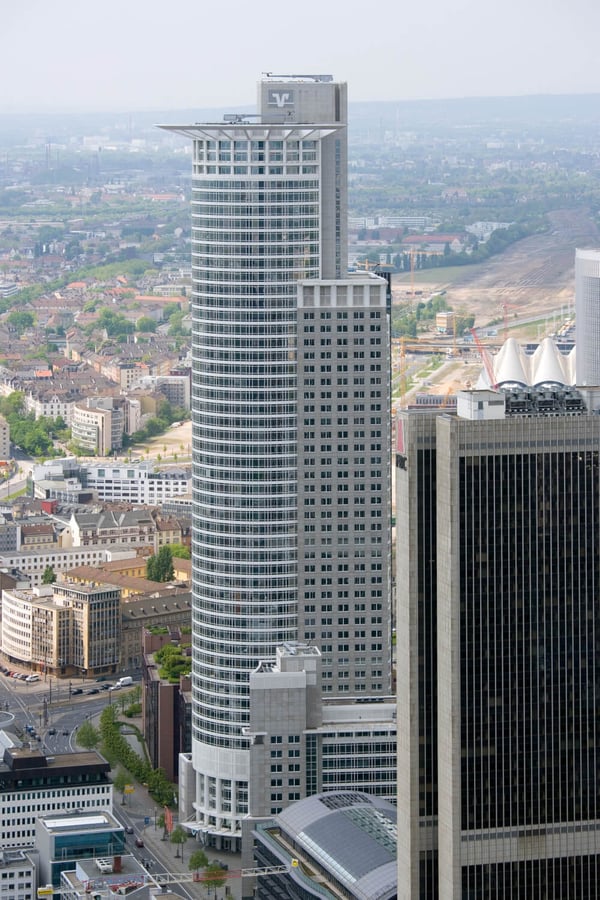 Frankfurt_Am_Main-Westend_Tower-Ansicht_vom_Maintower._NEU